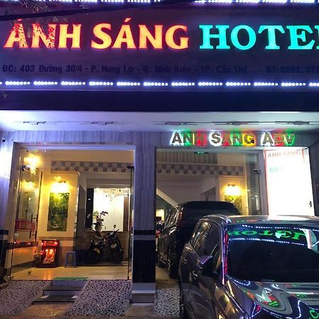ホテル Khach San Anh Sang カントー エクステリア 写真