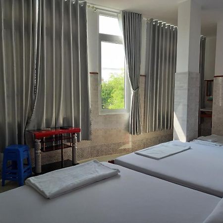 ホテル Khach San Anh Sang カントー 部屋 写真