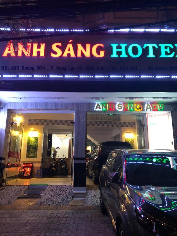 ホテル Khach San Anh Sang カントー エクステリア 写真